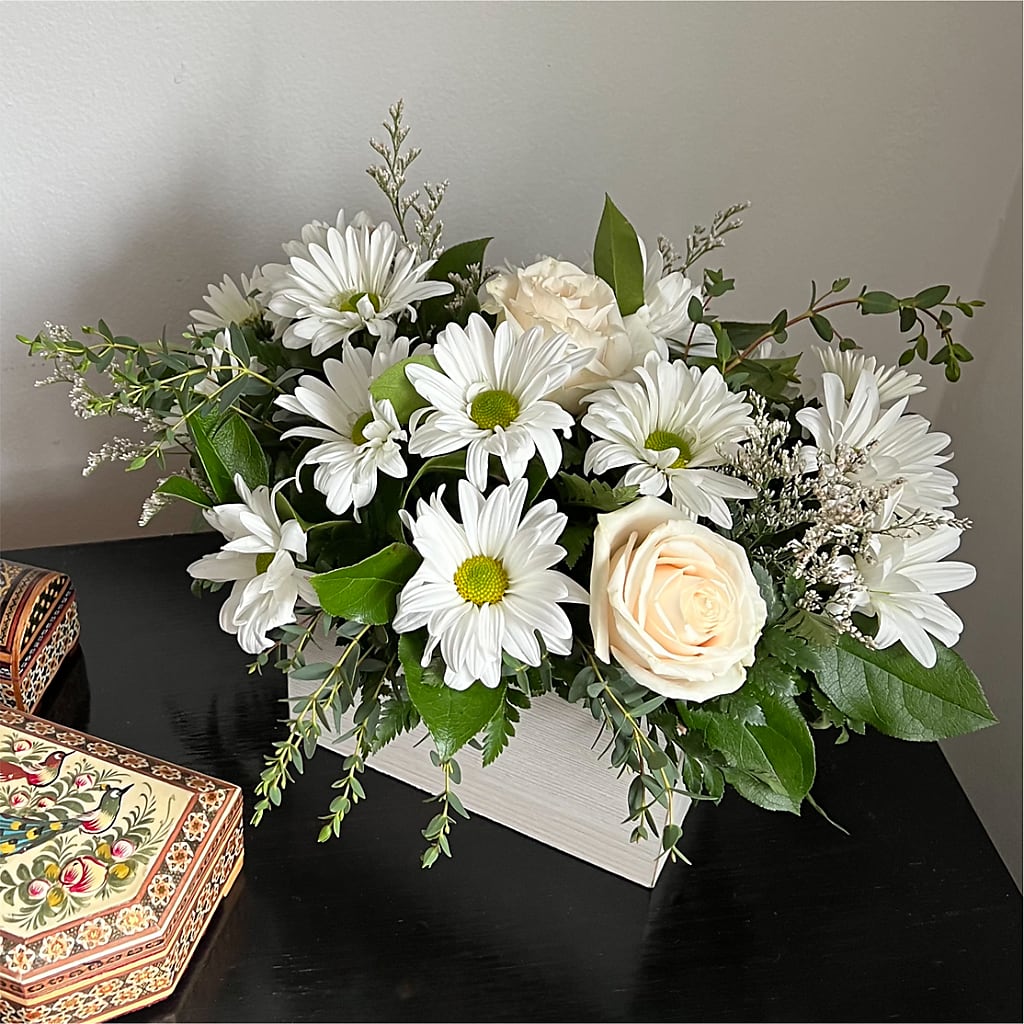 Fresh Linen Box Bouquet – Nela Park Florist Llc, East Cleveland OH