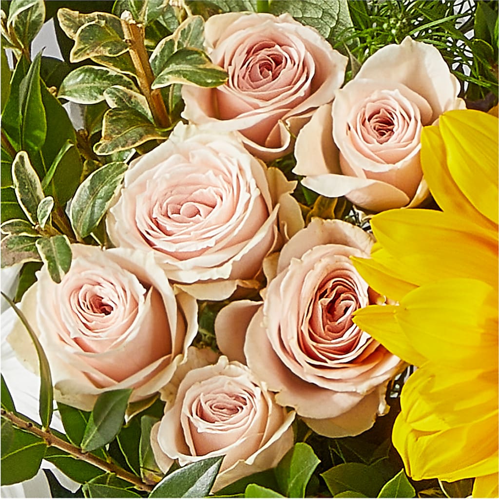 The Good Life Bouquet –  Nela Park Florist Llc, East Cleveland OH