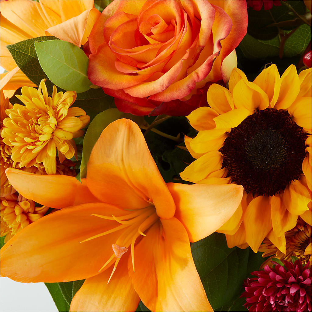 Grateful Centerpiece –  Nela Park Florist Llc, East Cleveland OH