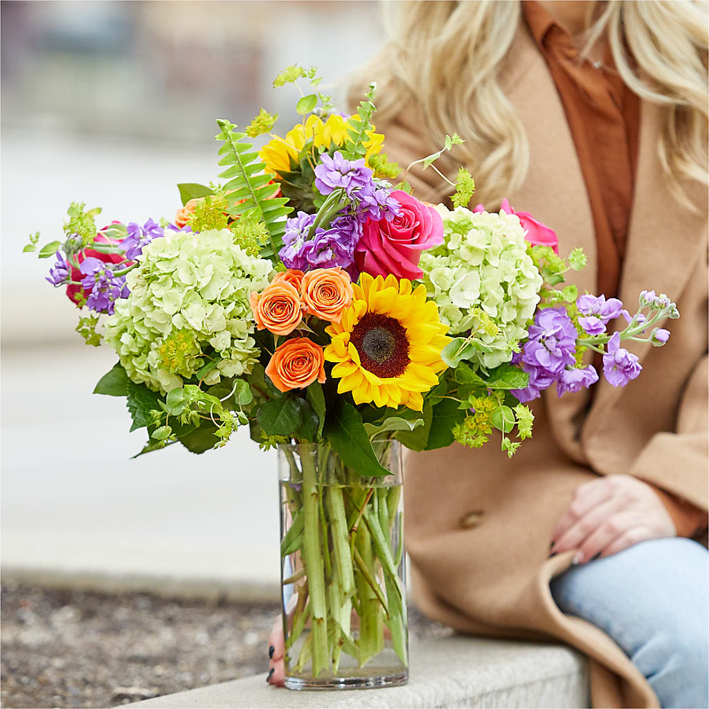 Vibrant Greetings Bouquet –  Nela Park Florist Llc, East Cleveland OH